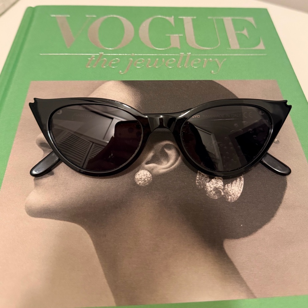 Illesteva Isabella Glossy Black Cat-Eye Sunglasses